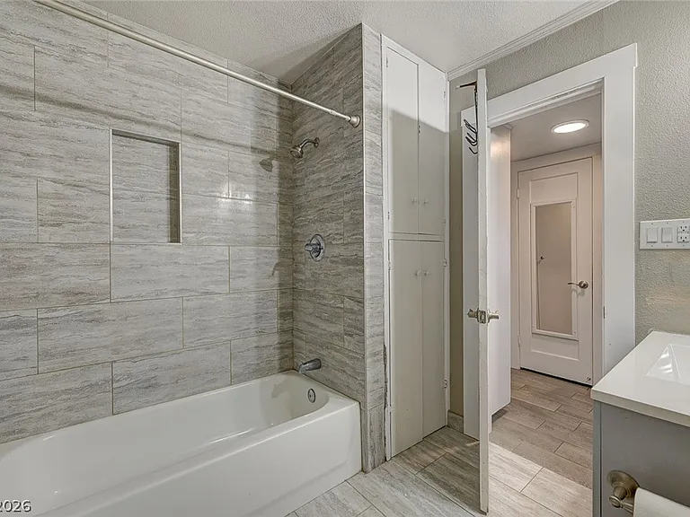 632 Avenue D — Photo 17