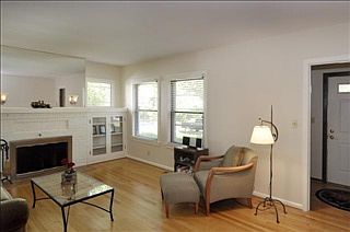 5th image of 531 Montrose Ave