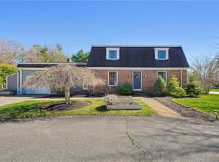 3 Fair Oaks Ln, Smithfield, RI 02828