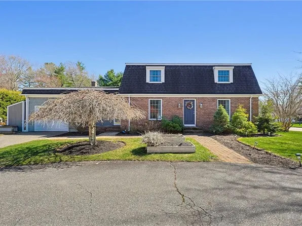 3 Fair Oaks Ln, Smithfield, RI 02828