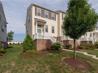 6160 N Pointe Dr, Pepper Pike, OH 44124
