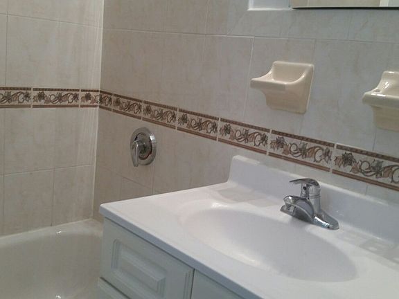 5th image of 27 E 13th St APT 2A