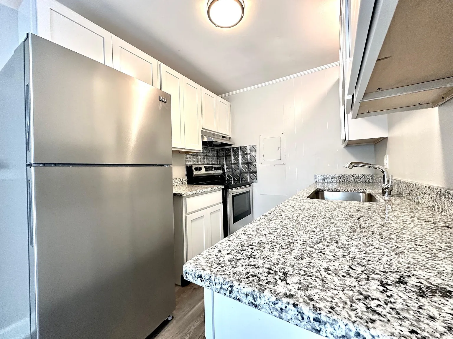 Franklin Manor Apartments — Photo 1