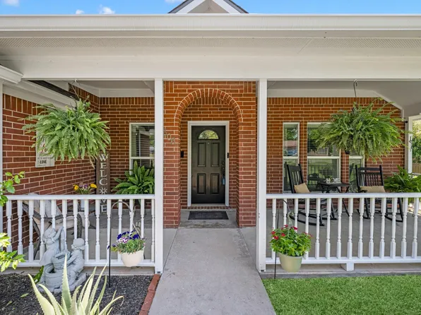 606 Walnut St, Sweeny, TX 77480
