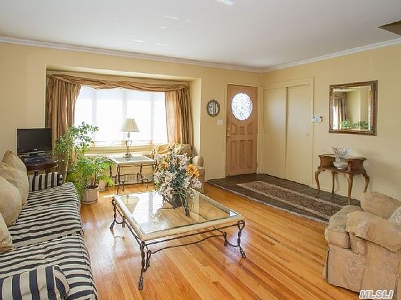 3rd image of 407 N Queens Ave