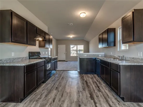 2420 N Raven Ln, Fayetteville, AR 72704