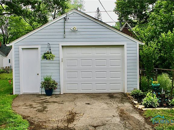 4th image of 4750 Luann Ave