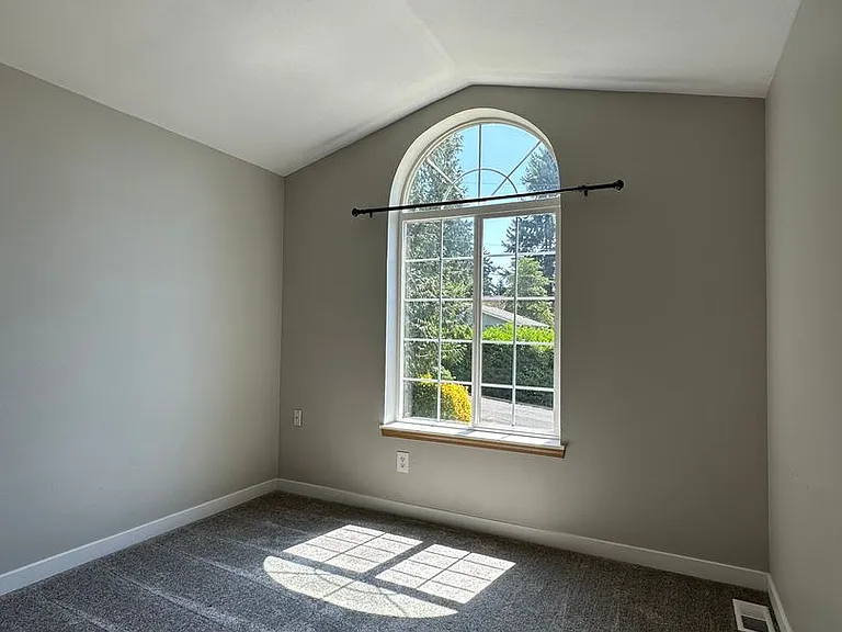 5108 Rainier Dr E — Photo 5
