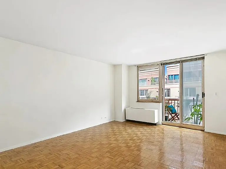 350 W 50th St #4BB — Photo 1