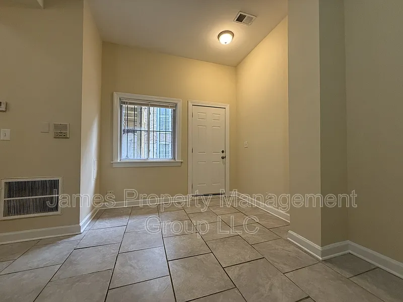 Building Photo - 2213 W Washington Blvd #1R