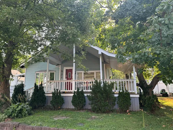 521 N High St, Carlinville, IL 62626