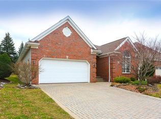 72 Thamesford Ln, Williamsville, NY 14221