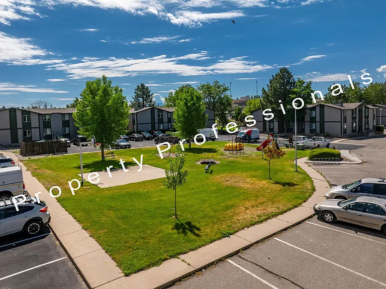 3037 Coal Mine Ave #F — Photo 10
