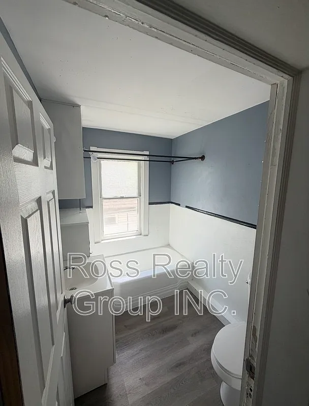 3 bed, 1.0 bath, $1,000 — Photo 3