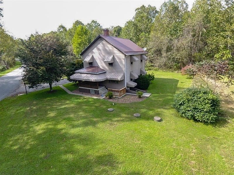 TOTALLY AWESOME LOCATION FOR YOUR NEW HOME!