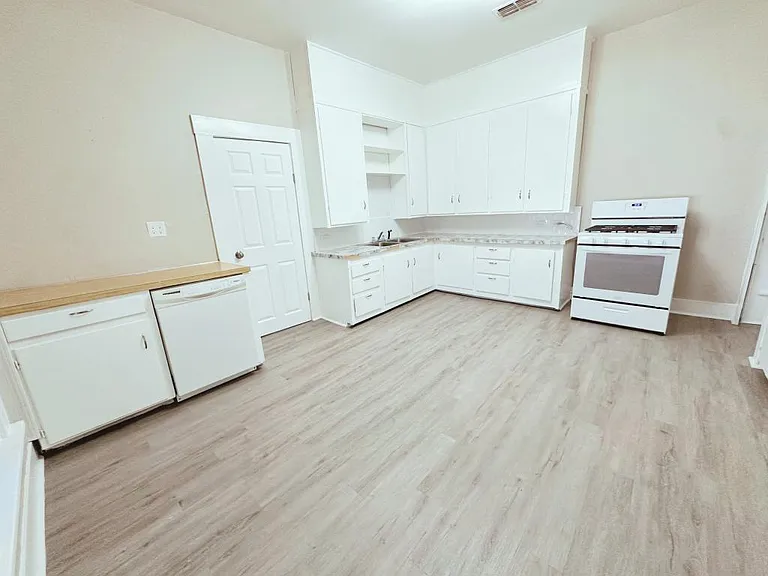 1016 Sulphur Springs Rd — Photo 5