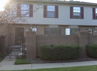 31115 Country Blf, Farmington Hills, MI 48331