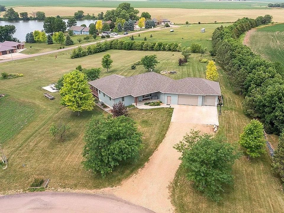 1st image of 100 Lakeview Dr