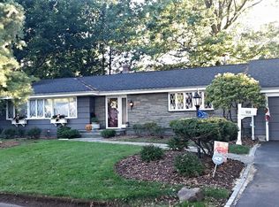 908 Crescent Dr, Rahway, NJ 07065