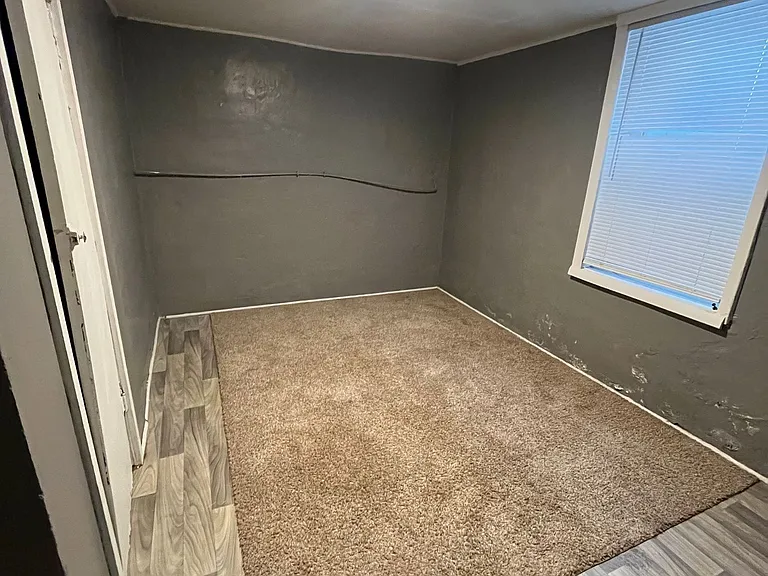 244 N Vine St — Photo 8