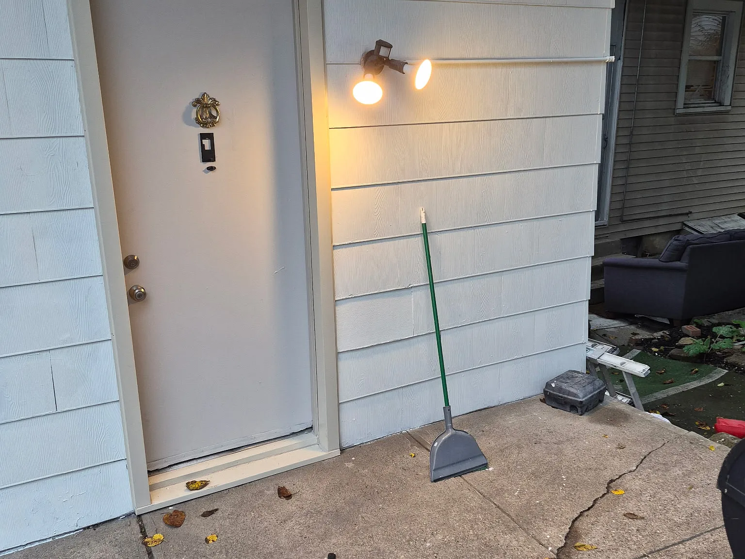 4 bed, 2500 sqft, $3,300 — Photo 4