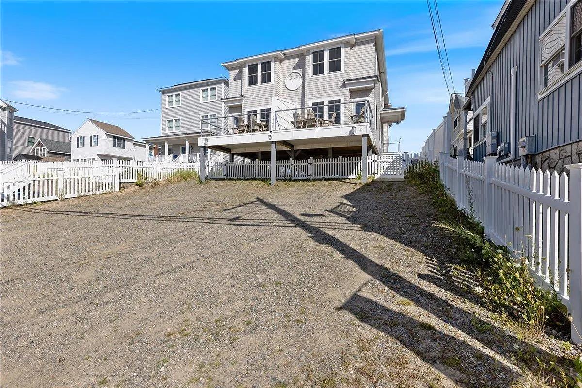 3 bed, 3.0 bath, 2256 sqft, $7,000 — Photo 1
