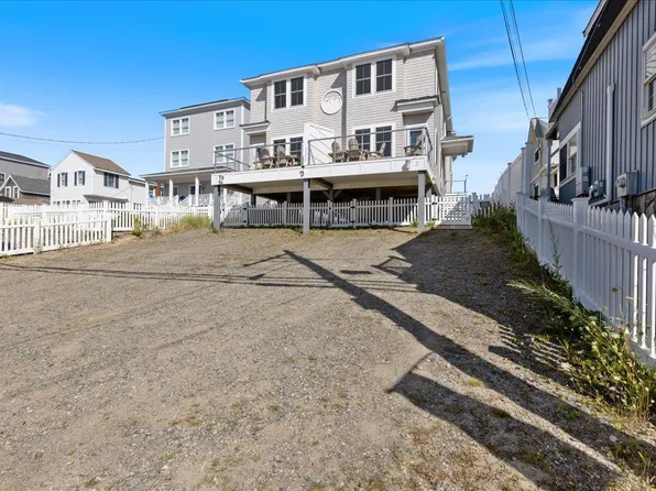 220 N End Blvd #2, Salisbury, MA 01952