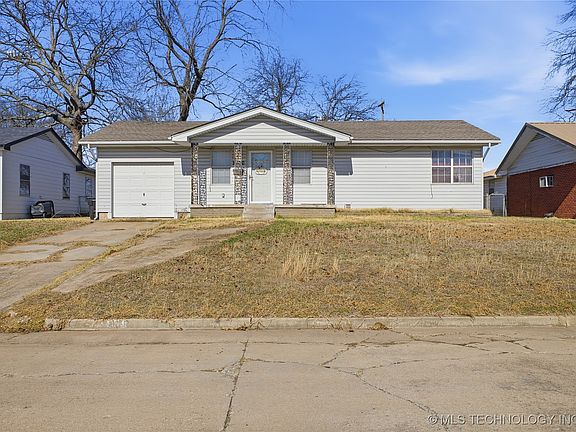 2nd image of 820 Charles Dr