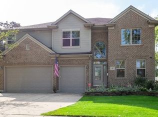 401 Lilac Ln, Elk Grove Village, IL 60007