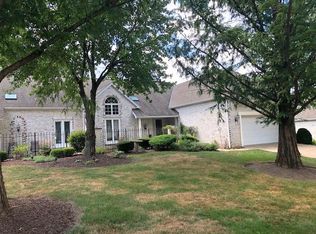 17 Hillcrest Dr, Sugar Grove, IL 60554