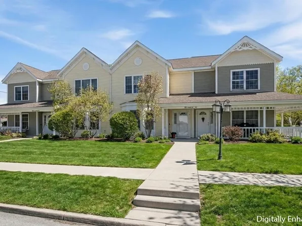 25 Greeley St Unit 2, Clinton, MA 01510