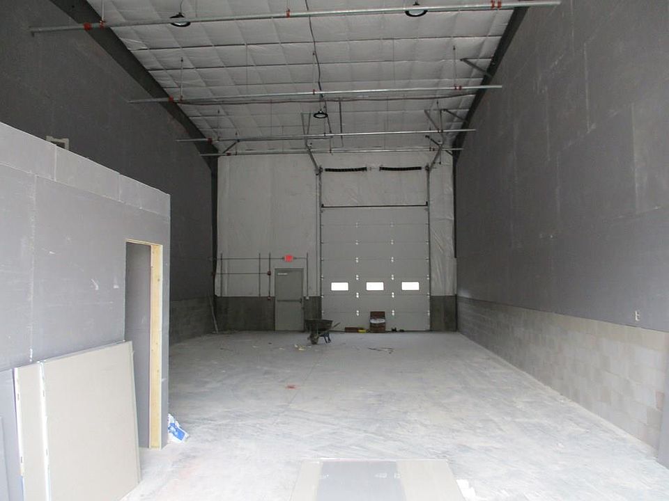 2nd image of 15 McGrath Rd Unit 3