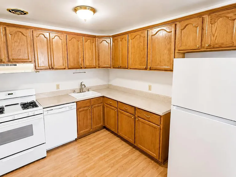 5 Fishkill Glen Dr #B — Photo 6