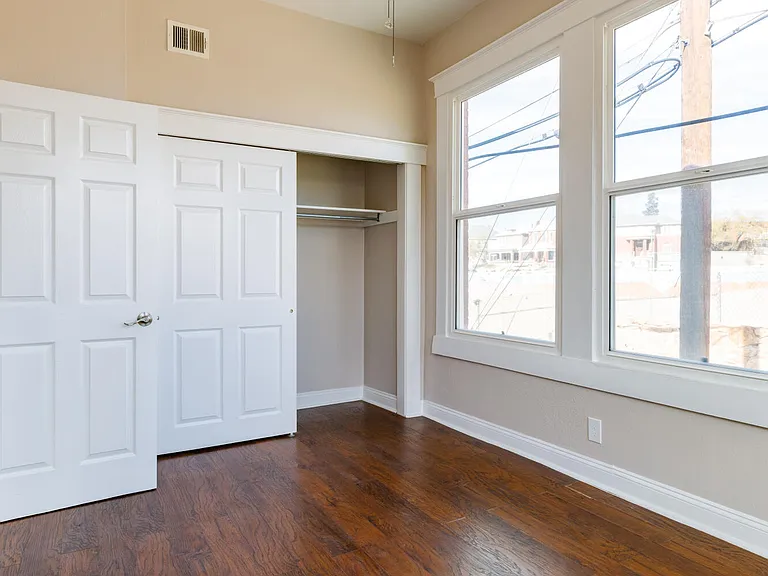 521 W Missouri Ave #12 — Photo 6