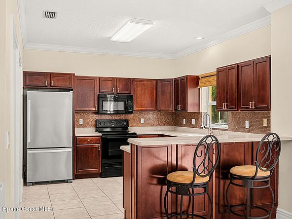 5th image of 622 Cedar Side Cir NE