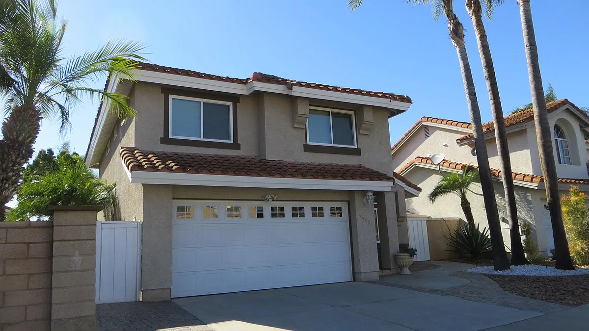 Street view of the house - 30061 Whitecap