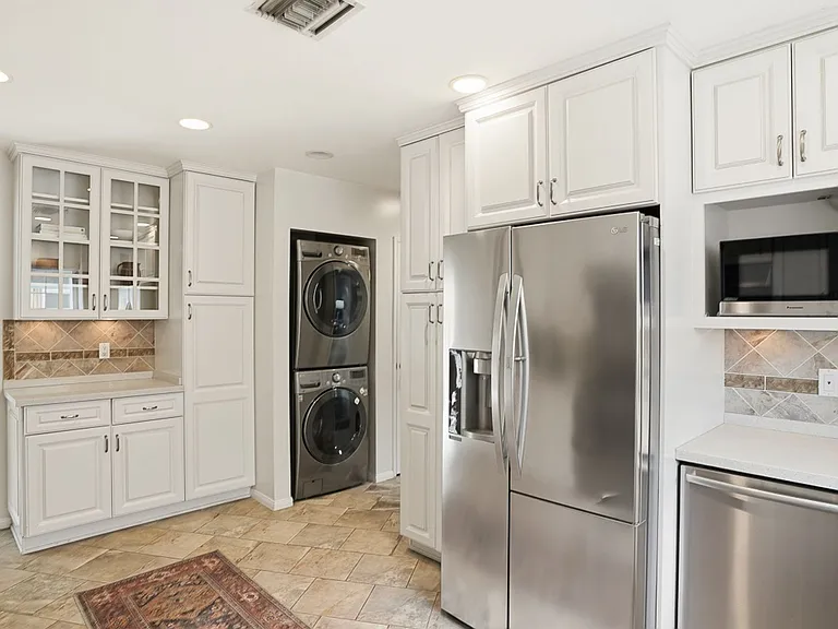 13360 Magnolia Blvd — Photo 24