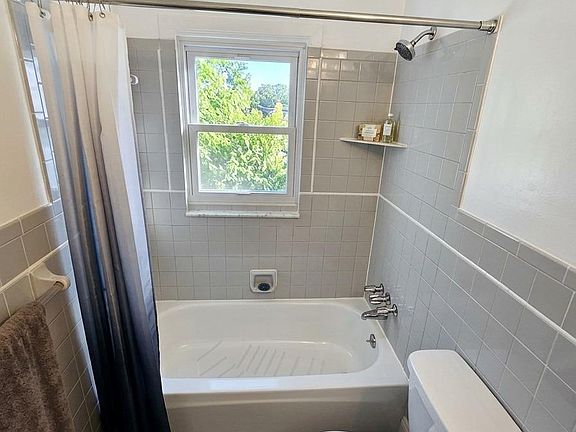 5th image of 12760 Sarsfield Ave