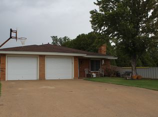206 W 7th, Sundown, TX 79372