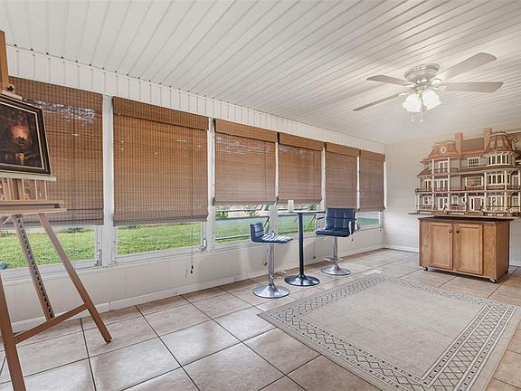 3rd image of 10831 MAPLEWOOD AVENUE