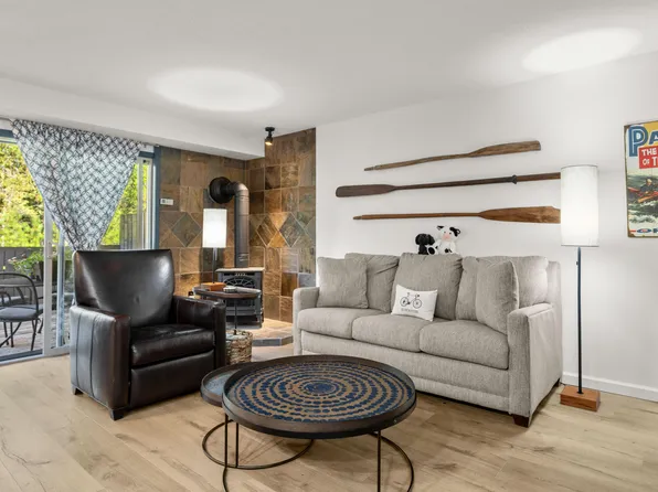 57057 Abbot House Ln APT 9, Sunriver, OR 97707