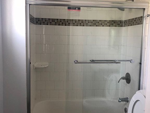 3rd image of 125 N Doheny Dr #306