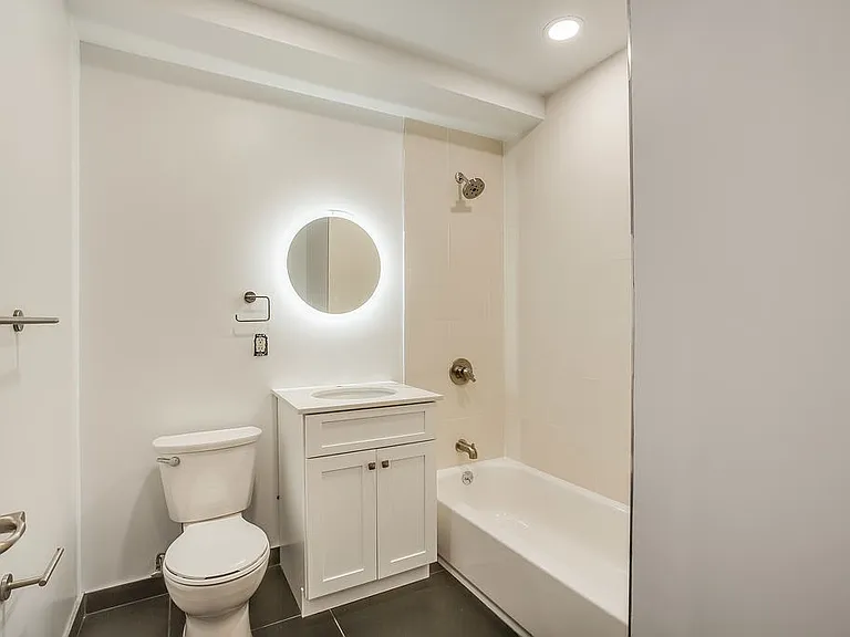 202 Grand St #4F — Photo 8