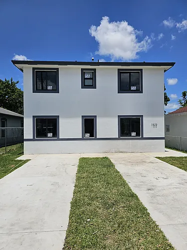1825 NW 68th St #1 Photo 1