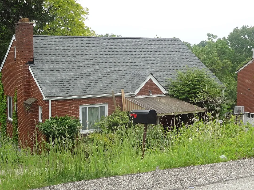 121 Howard St photo 1