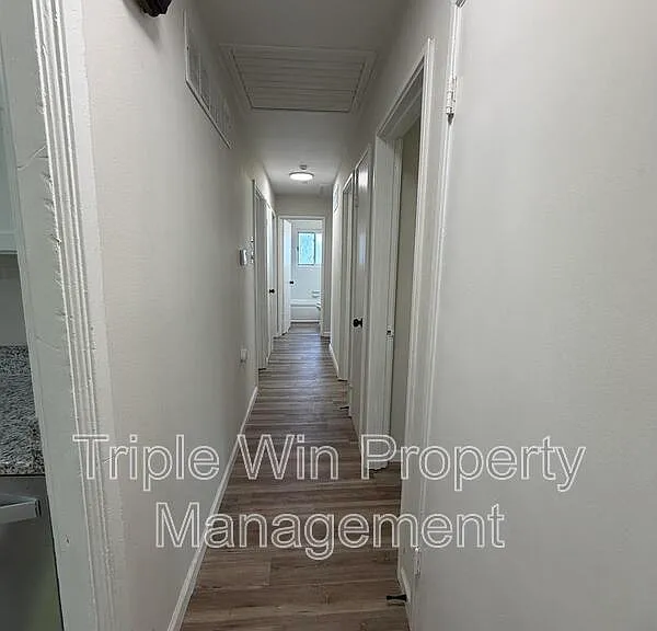 945 Paddock Dr — Photo 15