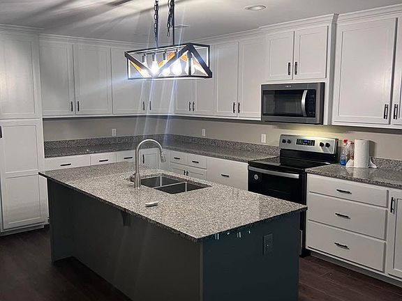 2nd image of 909 8th St