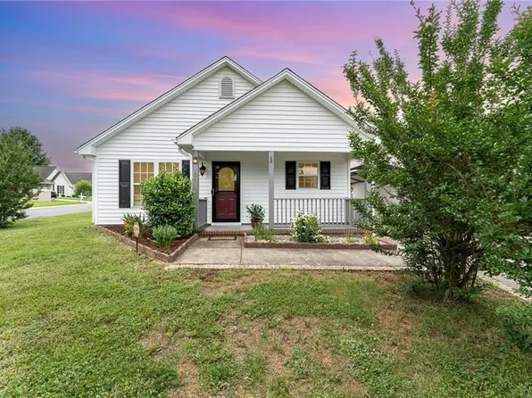 606 Arden St, Burlington, NC 27215