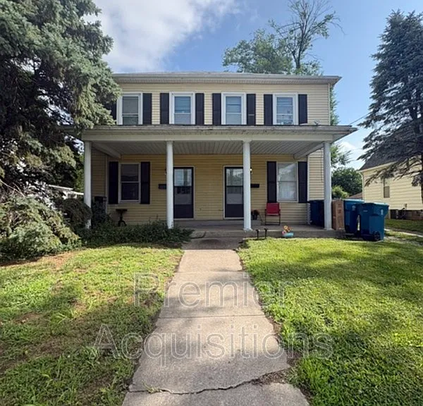 16 W Elm St — Photo 1