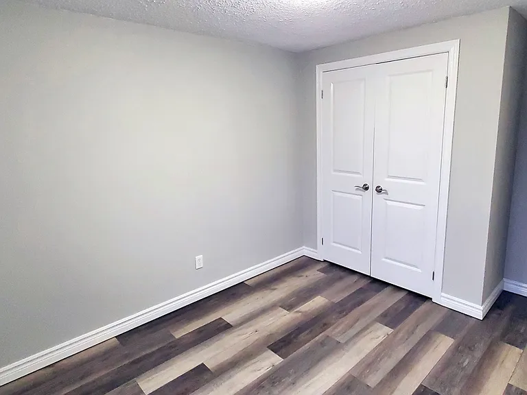 246 Lakeshore Rd — Photo 9